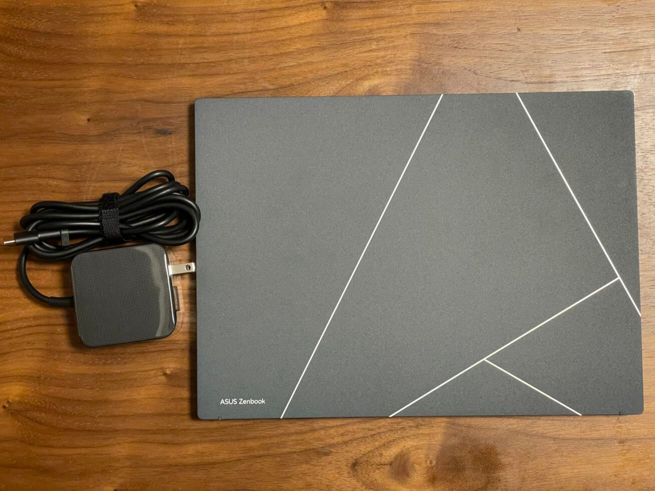 ASUS Zenbook S 13 OLED レビュー!持ち歩きたくなる高性能 ASUS Zenbook S 13 OLED レビュー!持ち歩きたくなる高性能
