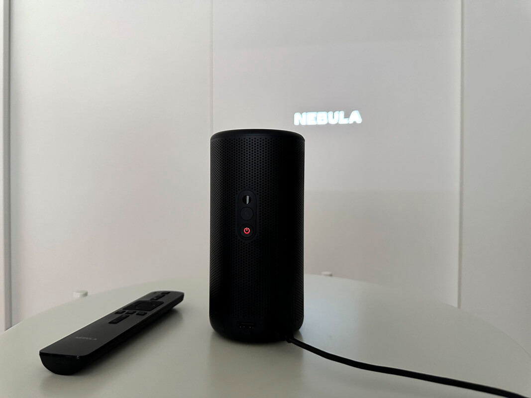 Nebula Capsule 3 Laserは持ち運びできてコミュニケーションツールに最適
