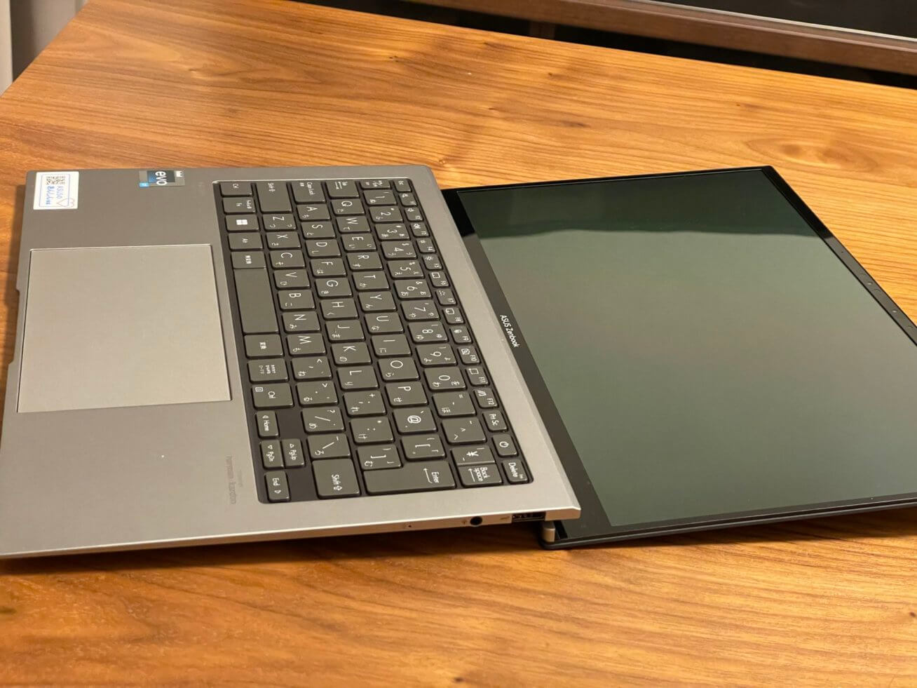 ASUS Zenbook S 13 OLED レビュー!持ち歩きたくなる高性能 ASUS Zenbook S 13 OLED レビュー!持ち歩きたくなる高性能