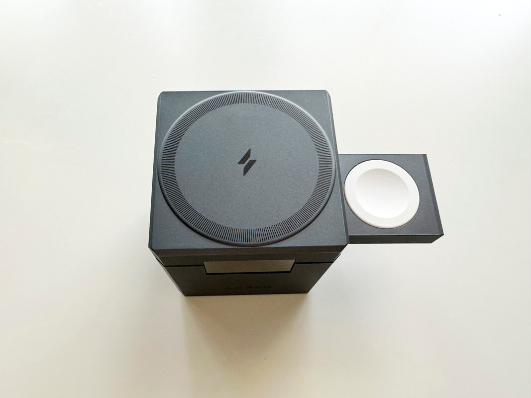 Anker 3-in-1 Cube with MagSafeを実際に使ってみた感想 ◯：マット調で高級感のある質感が良い！