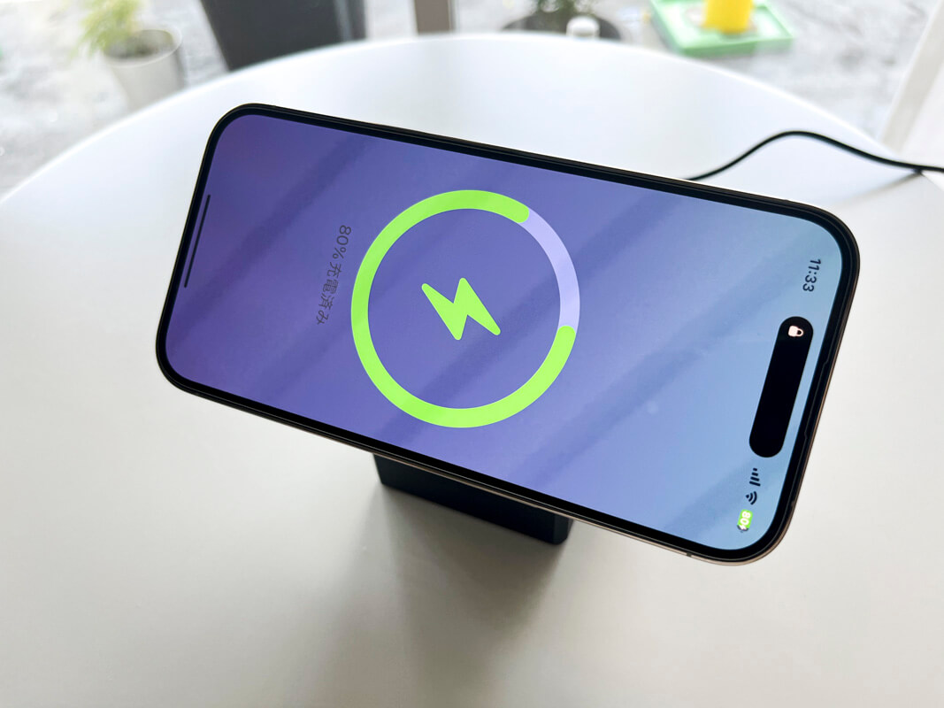 Anker 3-in-1 Cube with MagSafeを実際に使ってみた感想 ◯：角度を変えれば充電しながら動画の閲覧も可能