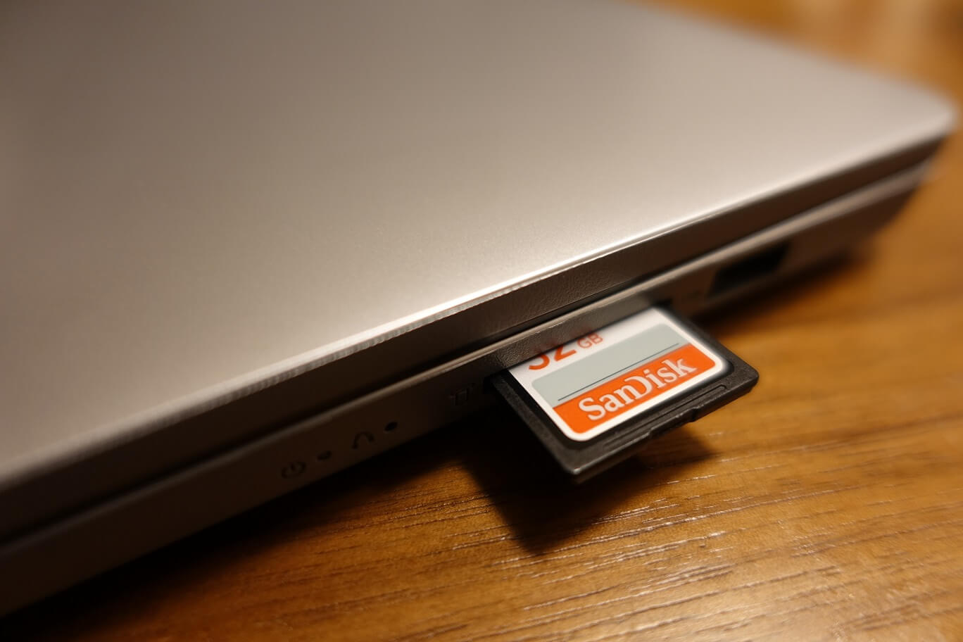 Lenovo IdeaPad Slim 170 SDカードリーダー