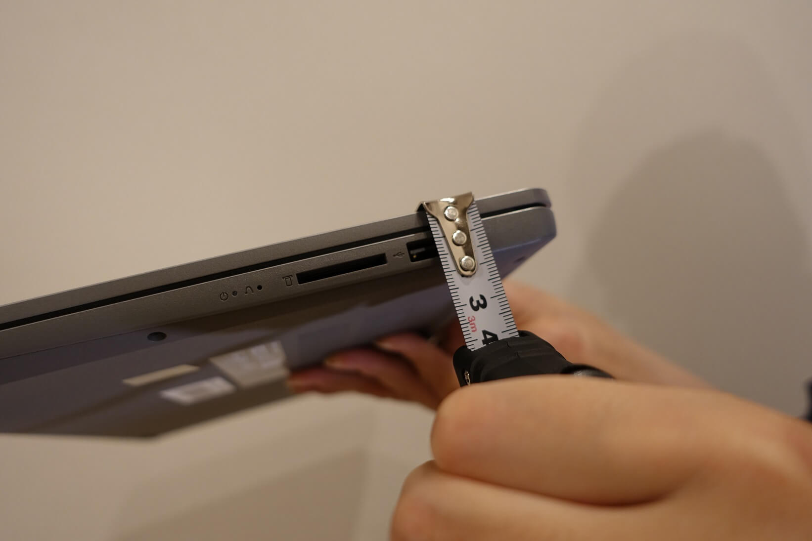 Lenovo IdeaPad Slim 170 厚み イメージ