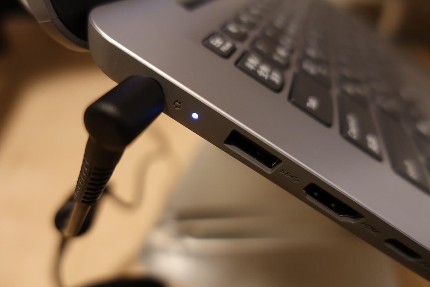 Lenovo IdeaPad Slim 170 充電イメージ