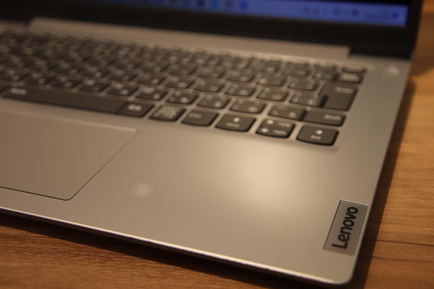 Lenovo IdeaPad Slim 170 ロゴ