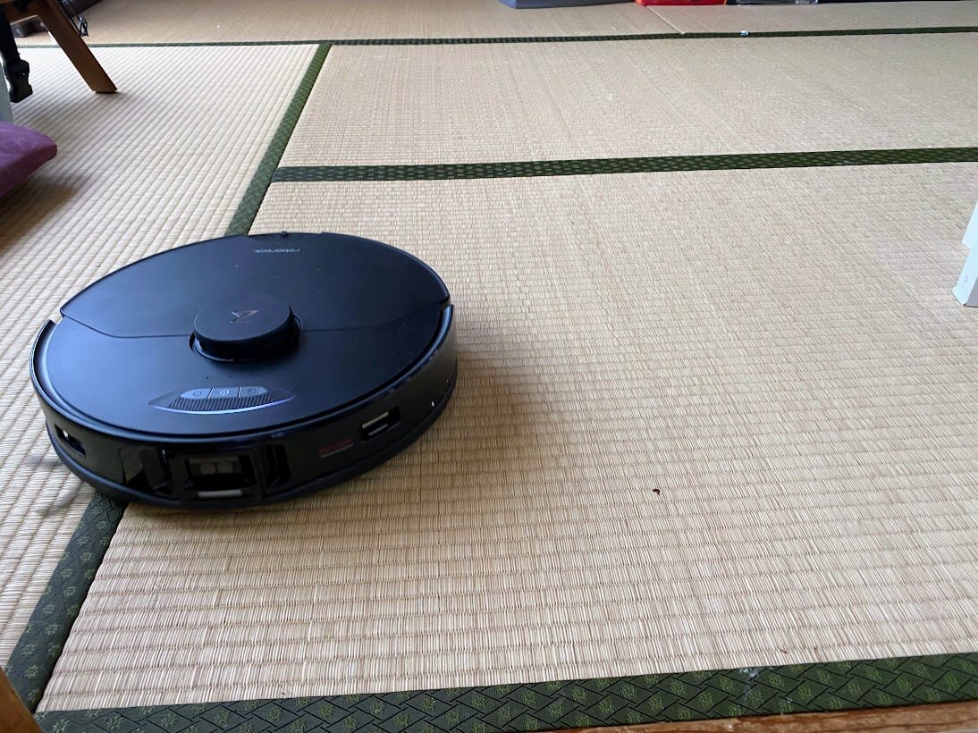 ロボロック S7 MaxV Ultraが畳を掃除する