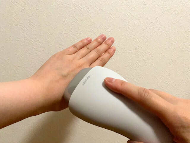 光美容器「スムースエピ」手に照射