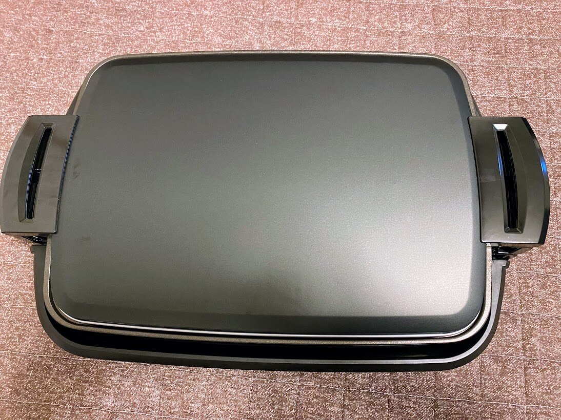 ホットプレートやきやきEA-GZ30を重ねた様子