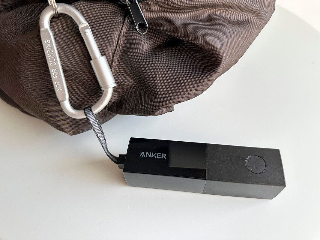 Anker 511 Power Bank(PowerCore Fusion 5000)を実際に使ってみた感想 ◯：ストラップの有効活用で持ち運びも楽々