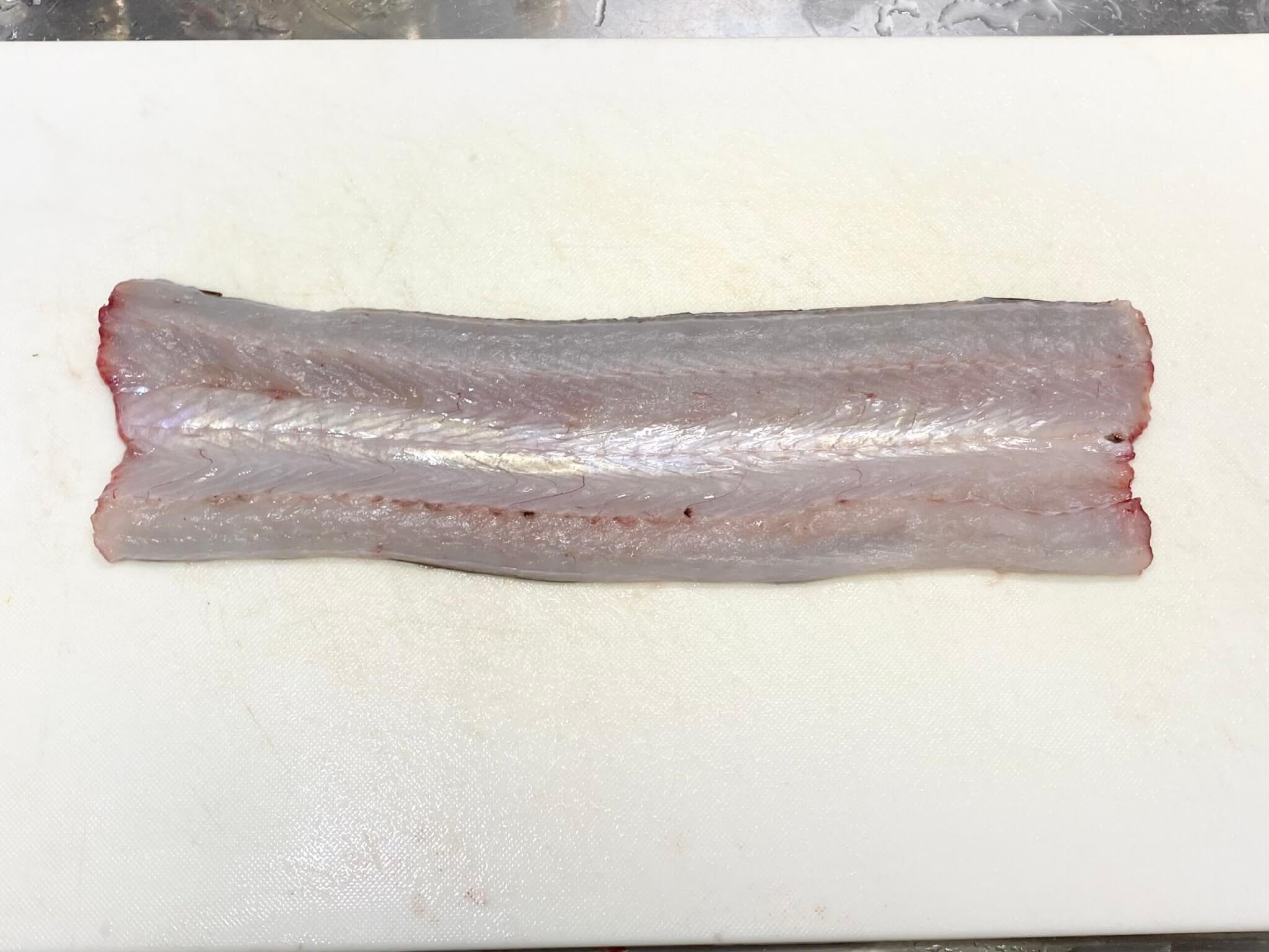 小骨が多い魚を美味しく食べたい！さかな芸人が釣った魚で圧力調理＆揚げ物を試してみた　ダイナンウミヘビを調理