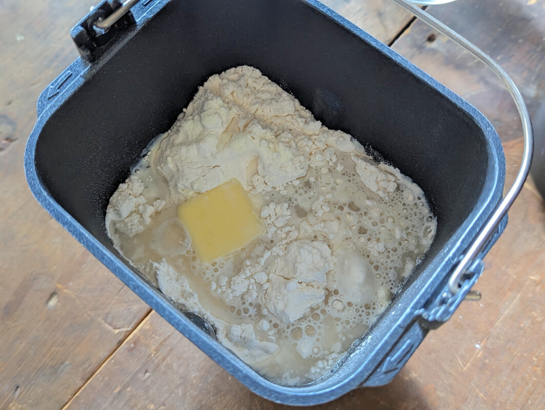 使ってみたいけどハードルが高い「ホームベーカリー ビストロ」を試したら最高のパン生活が待っていた｜料理家 河瀬璃菜の推し家電体験記 え！こんなに簡単に焼きたてのパンができるの？！自宅がパン屋になった日