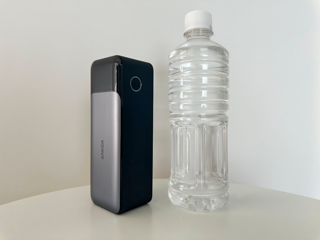 Anker 737 Power Bank (PowerCore 24000)を実際に使ってみた感想 ◯：ずっしりとした重さでも握りやすく持ちやすいボックス型
