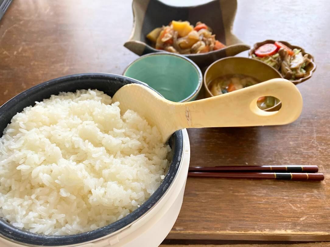 パナソニック 自動計量IH炊飯器 SR-AX1のおひつごと食卓へ