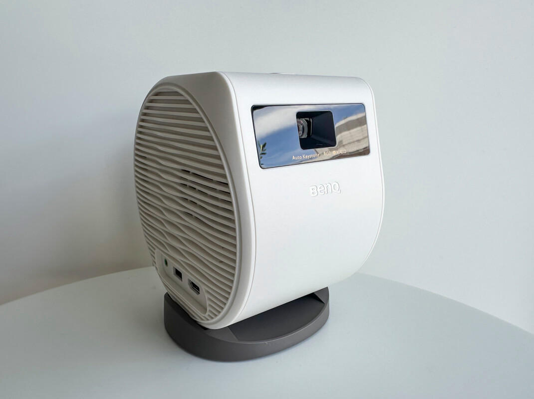 BenQ(ベンキュー)モバイルプロジェクターGV11をレビュー
