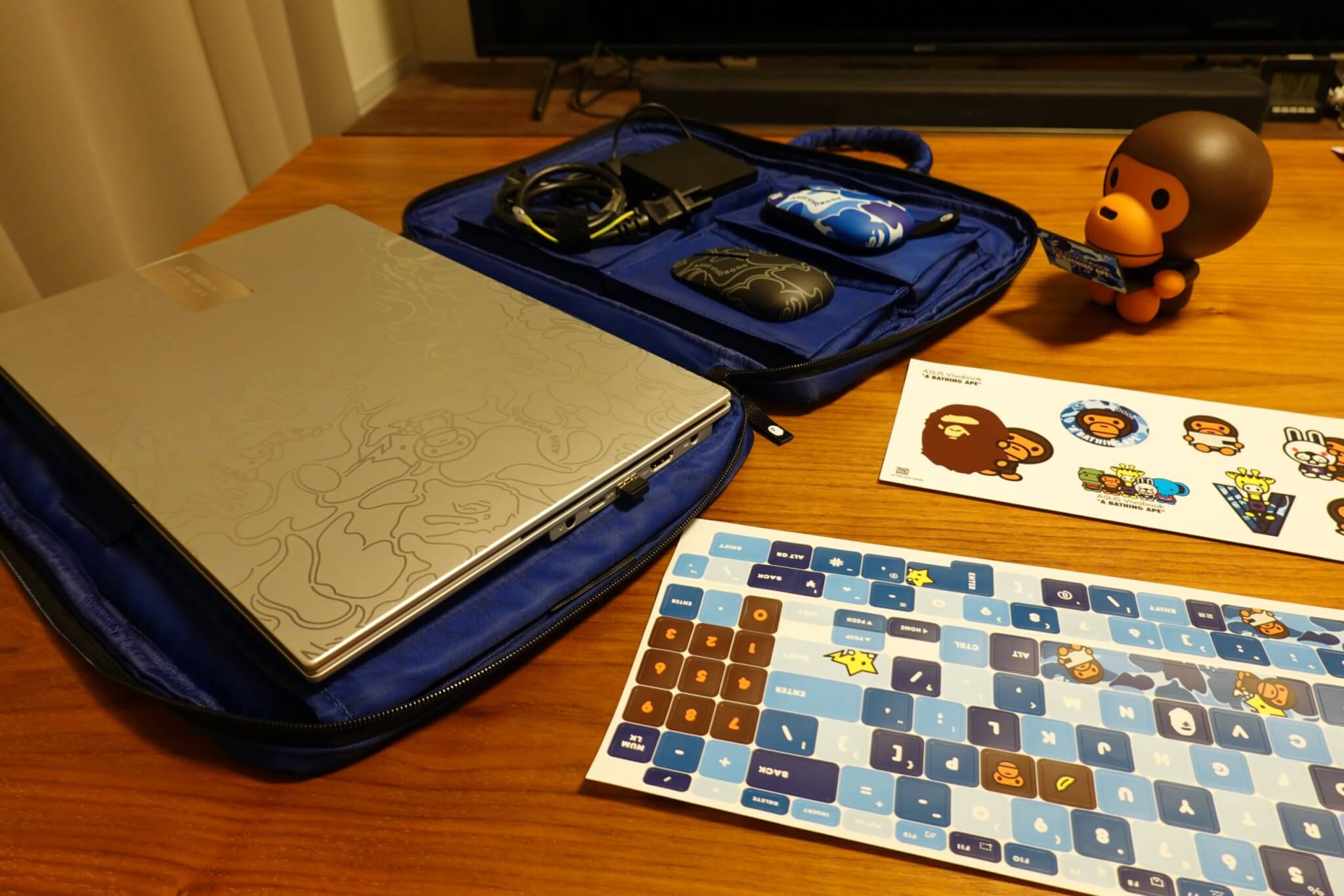 ASUS Vivobook BAPE Edition キャリーバッグ