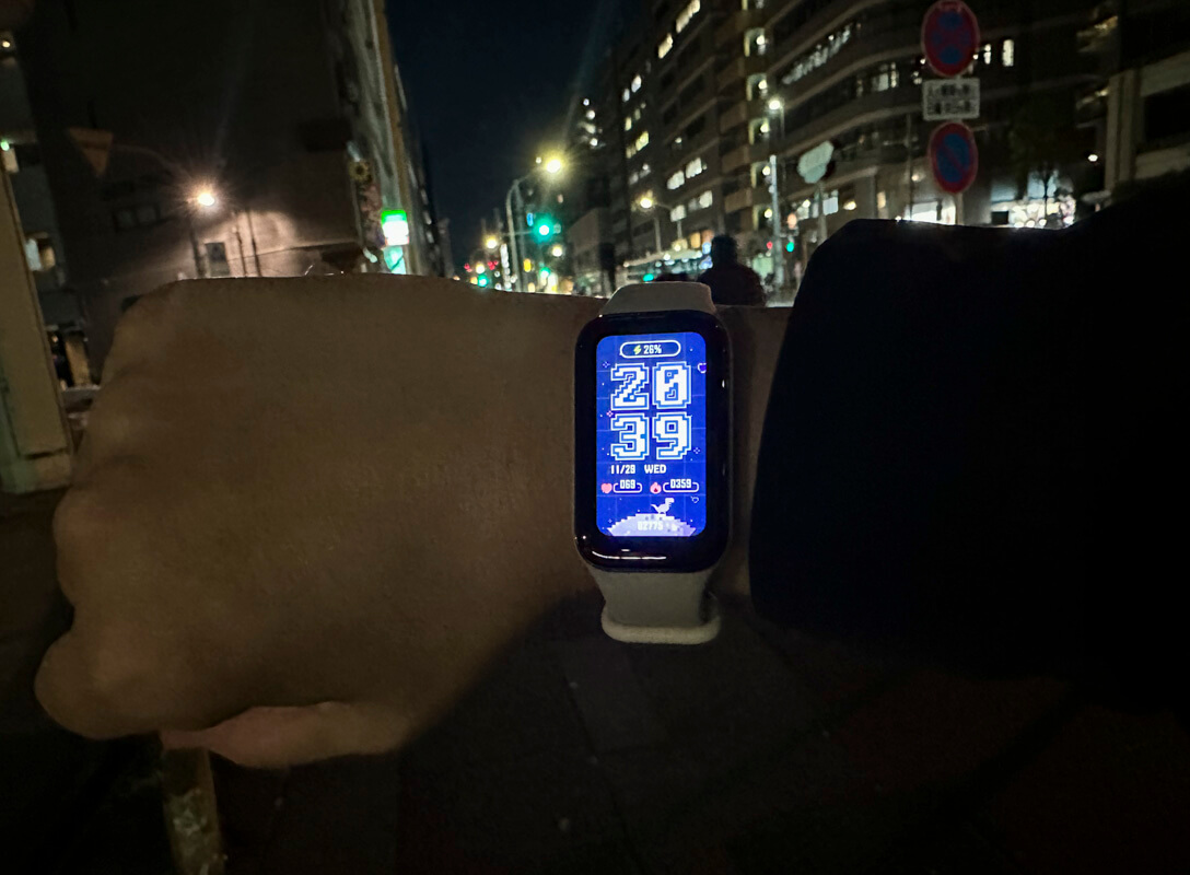 Redmi Smart Band 2を実際に使ってみた感想 △：自動調整機能が非搭載で屋外だと昼間は少し見えにくい