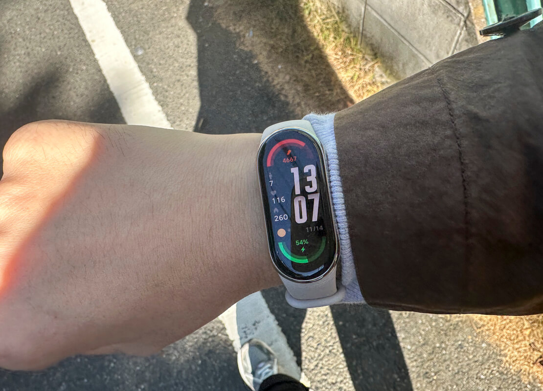 Xiaomi Smart Band 8を実際に使ってみた感想 ◯：屋外でも昼間でも見やすいディスプレイ