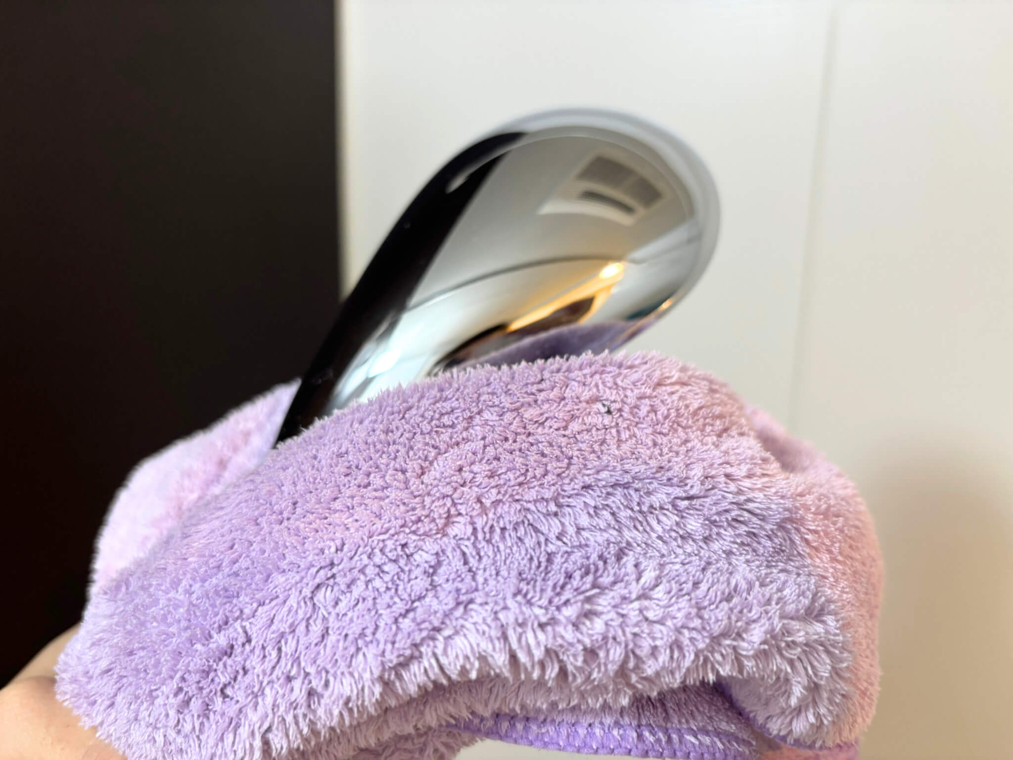 シャワーヘッド掃除　タオルで拭きあげる