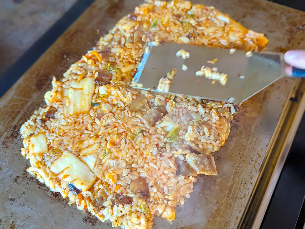年末年始に！バルミューダのホットプレートでワンランク上の焼肉パーティーのすすめ｜料理家 河瀬璃菜の推し家電体験記  〆にはカリカリおこげの韓国風キムチ炒め飯