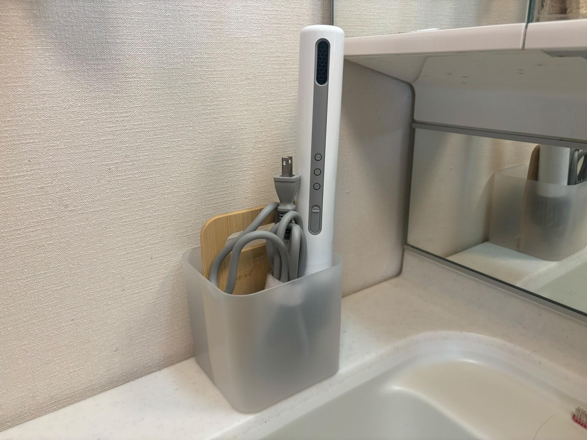 ドライヤー収納方法　スティックタイプ　立てかける