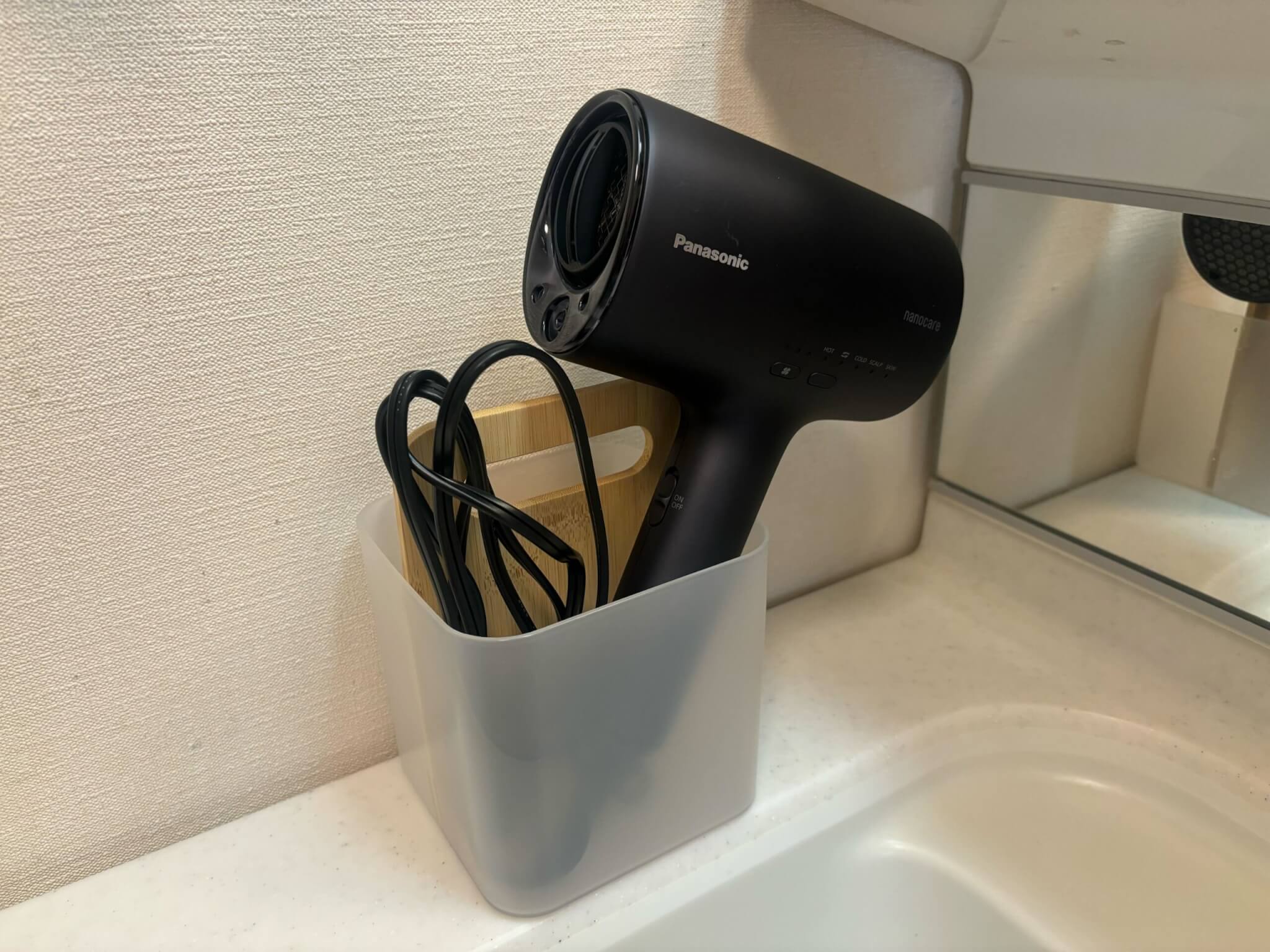 ドライヤー収納方法　ボックスに立てかける