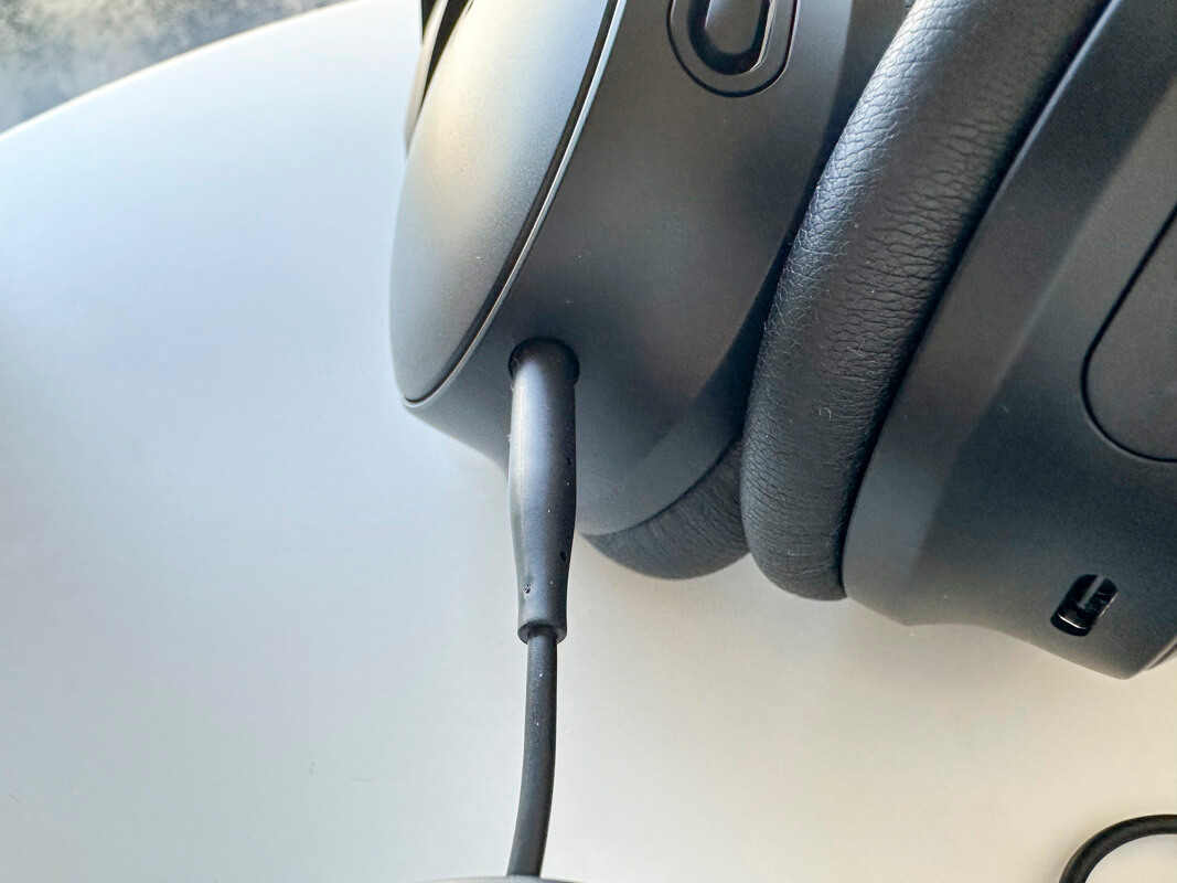Bose QuietComfort Headphonesの特徴4つ 特徴④｜インラインマイク付きオーディオケーブル付き