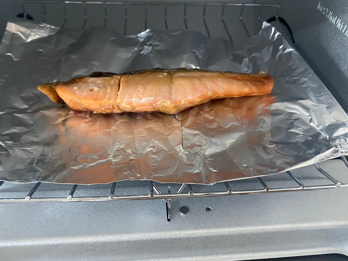 BALMUDA Rebakerで焼き鮭をあたためる
