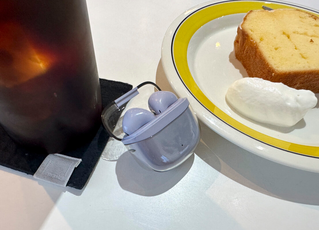 3COINS(スリーコインズ) のクリアケースワイヤレスイヤホンはファッション性が高く女性や子供へのプレゼントにおすすめ