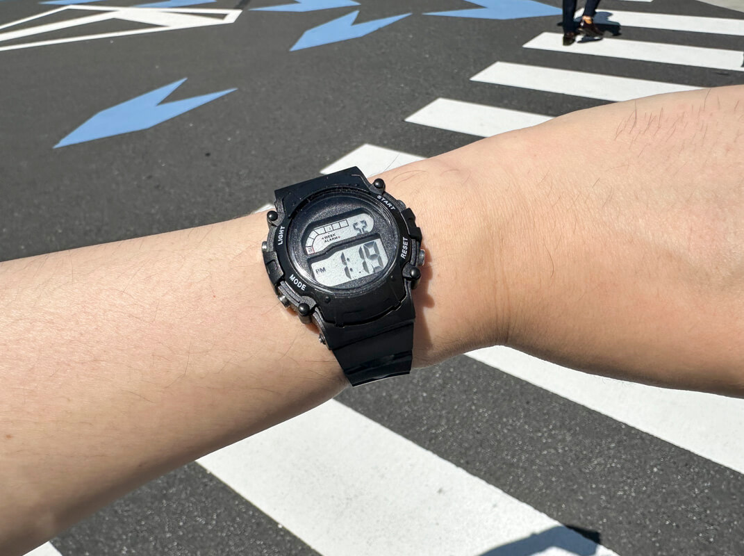 ダイソーの300円のデジタル時計がなんかすごい！｜遊月