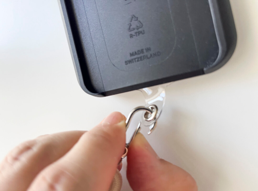 3COINS(コインズ)スマートフォンストラップを実際に使ってみた感想 △：フックを付ける際に、少し重くて付けにくい