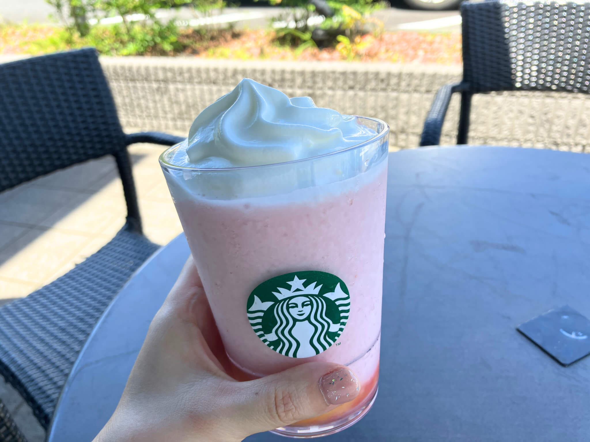 スタバのイチゴ バナナ フラペチーノはイチゴとバナナの組み合わせが好相性で美味しすぎる！早めにお店にGo！