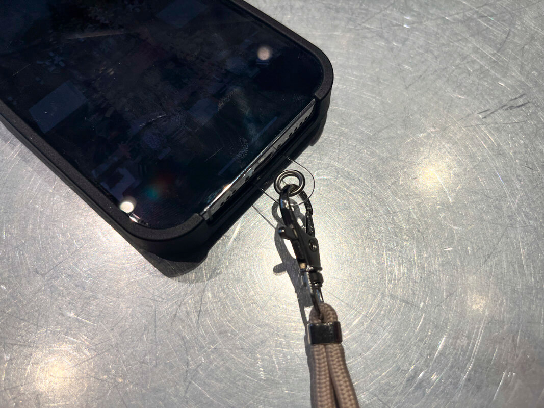 Seria(セリア) スマホショルダーを実際に使ってみた感想 ◯：設置は誰でもできるほど簡単！