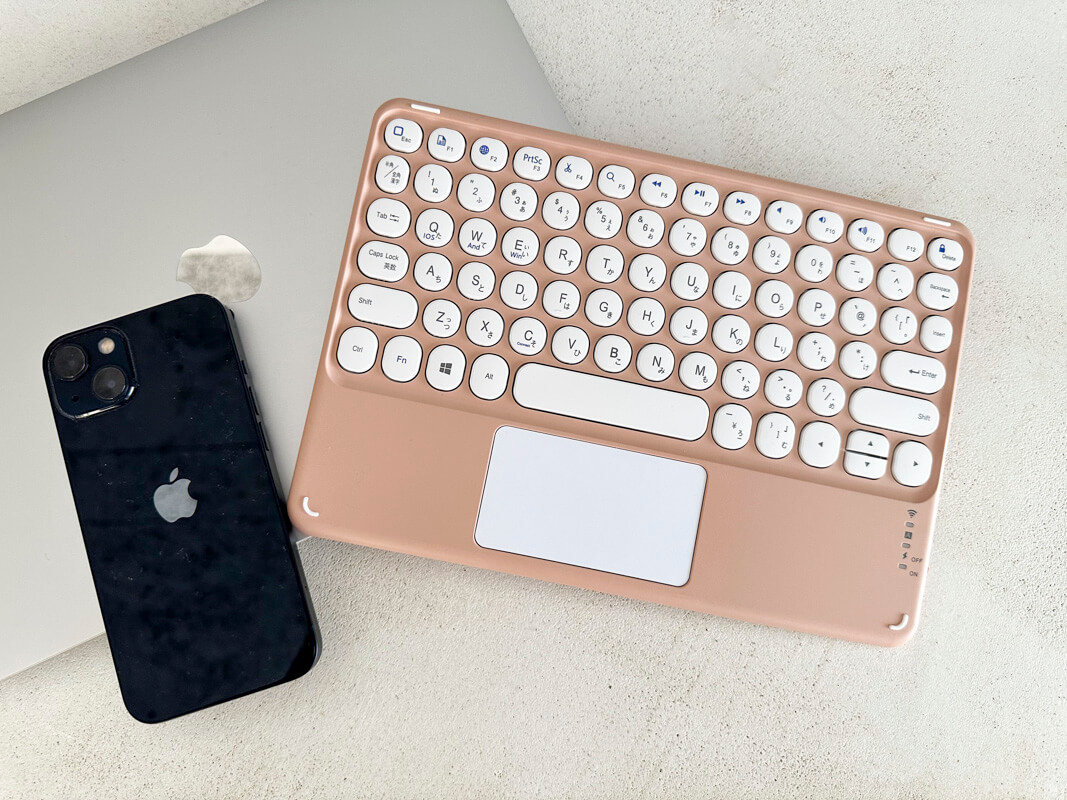 3COINS(コインズ) タッチパッド付きキーボードを実際に使ってみた感想 ◯：iOSモード、Androidモード、Windowsモードに対応