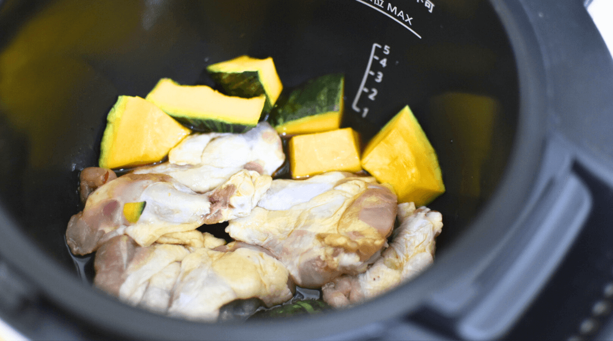 調理師監修】ホットクックで作る手羽元の美味しいレシピを紹介！4. 鶏手羽の甘辛煮