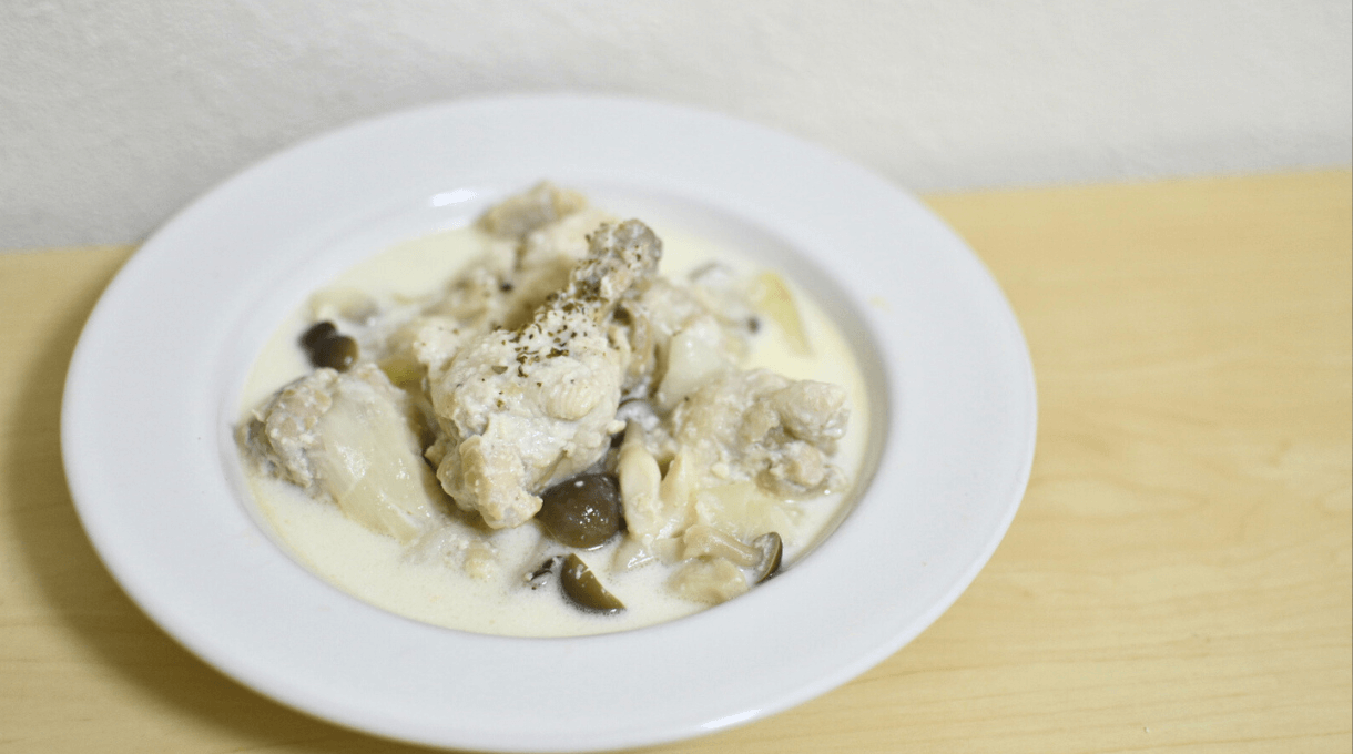 調理師監修】ホットクックで作る手羽元の美味しいレシピを紹介！2. 濃厚手羽元のクリーム煮込み