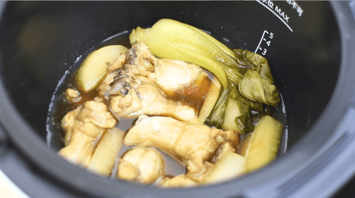 調理師監修】ホットクックで作る手羽元の美味しいレシピを紹介！1. 大根と手羽元のさっぱり煮