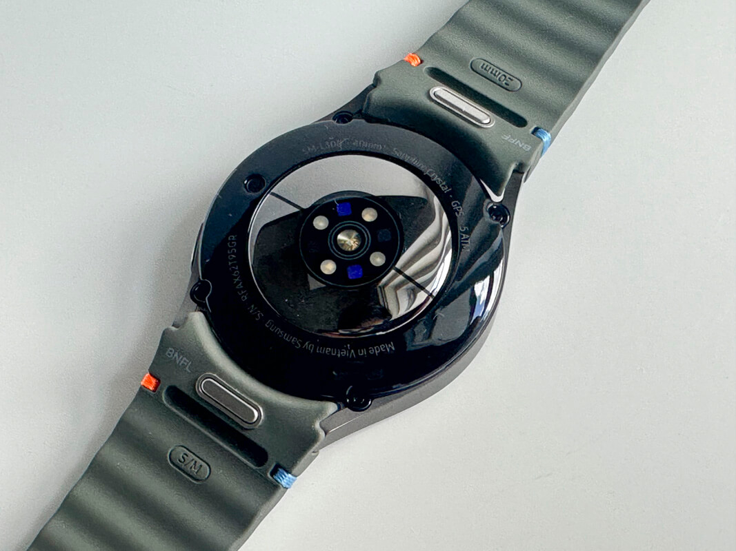 Galaxy Watch 7を実際に使ってみた感想 ◯：高級感あるデザインにワンポイントのステッチが良い！