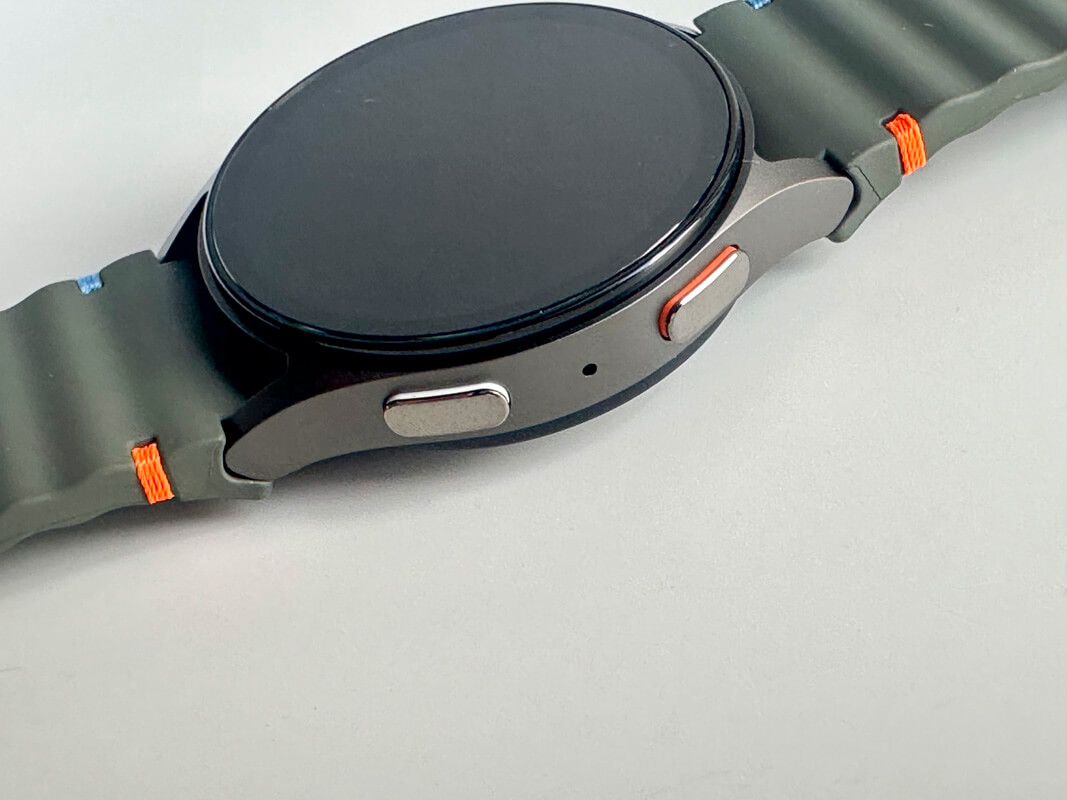 Galaxy Watch 7を実際に使ってみた感想 ◯：高級感あるデザインにワンポイントのステッチが良い！
