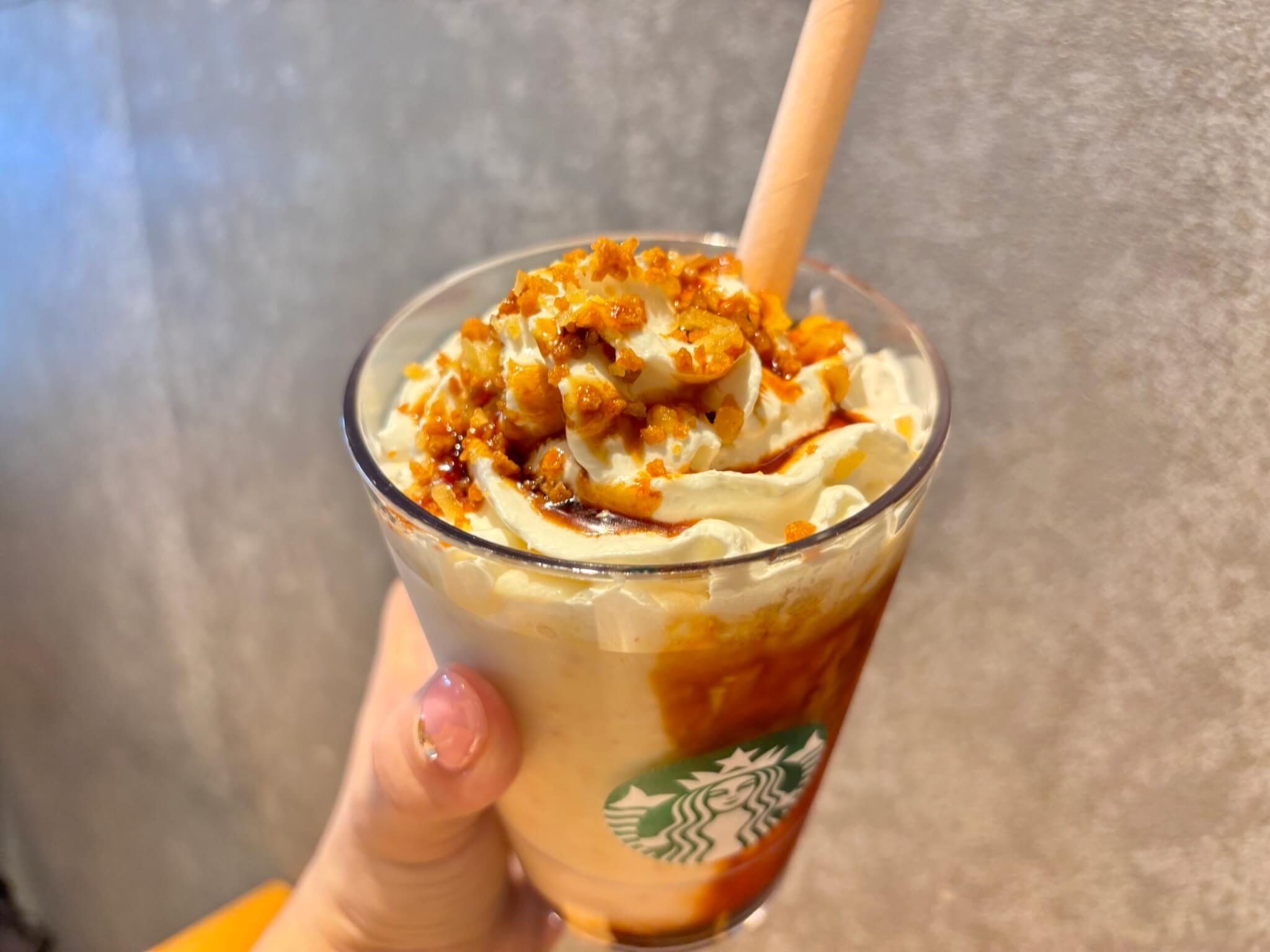 スタバの焼き芋 香ばしカラメル フラペチーノは濃厚な焼き芋感とザクザク食感がたまらない！