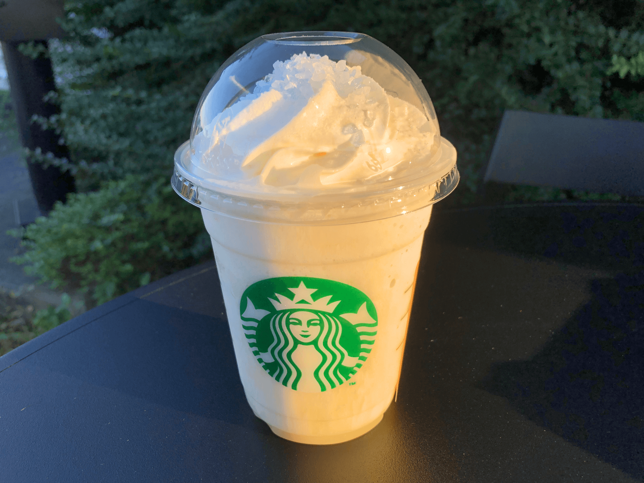 スタバのマカダミアホワイトスノーチョコレートフラペチーノをレビュー！気になるお味は？