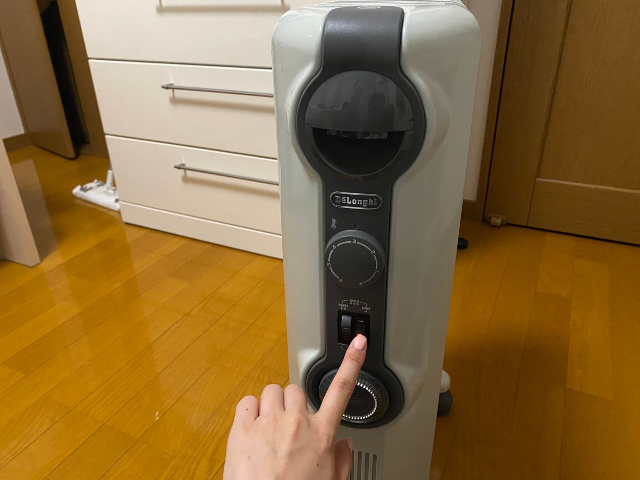 デロンギ オイルヒーター with Pet RHJ11G0812をレビュー