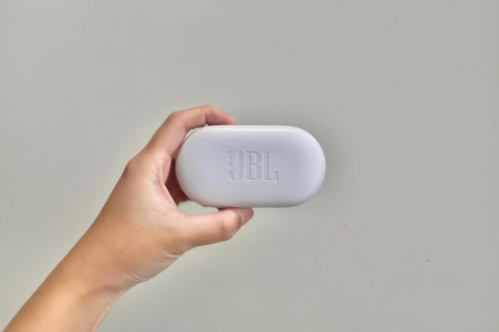 JBL「Soundgear Sense」　ケース