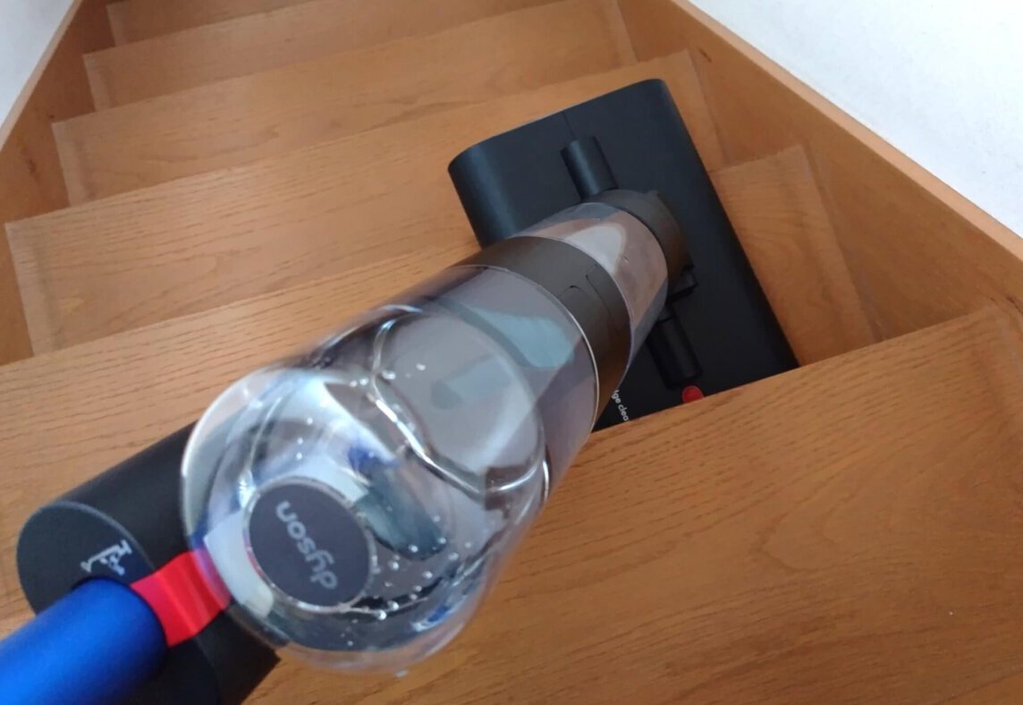 階段と掃除機