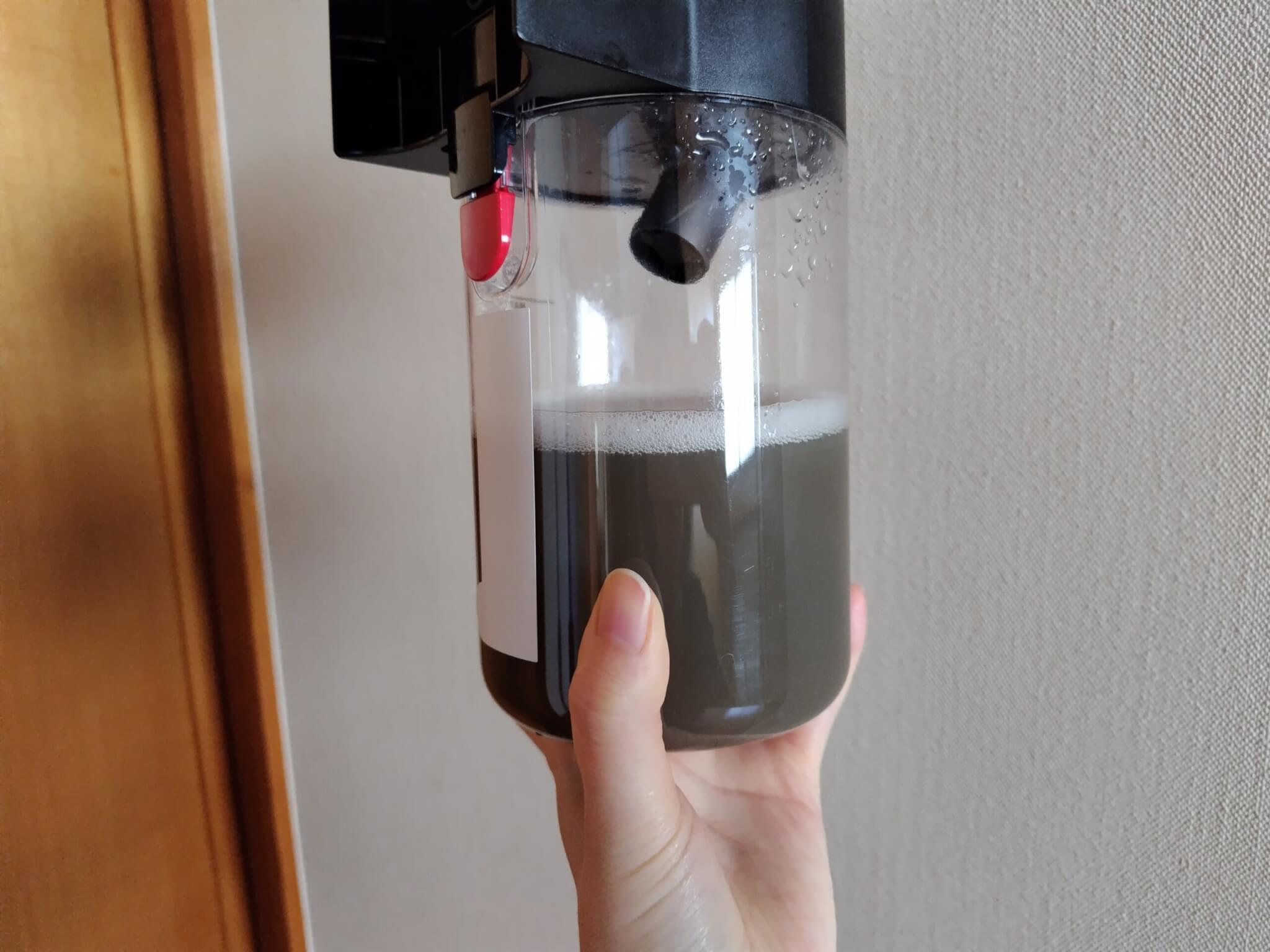 台所とリビング掃除後の水