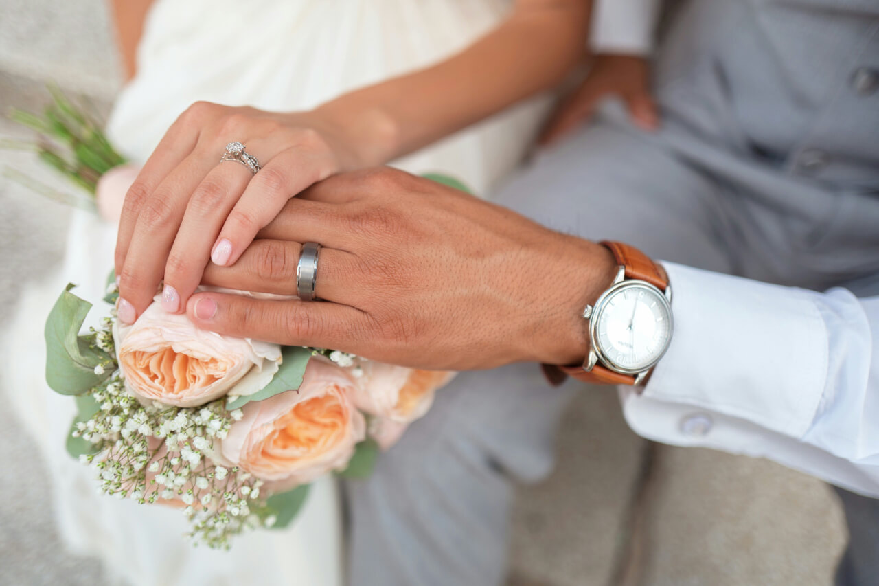 結婚式ムービーを外注して華やかな式にしよう